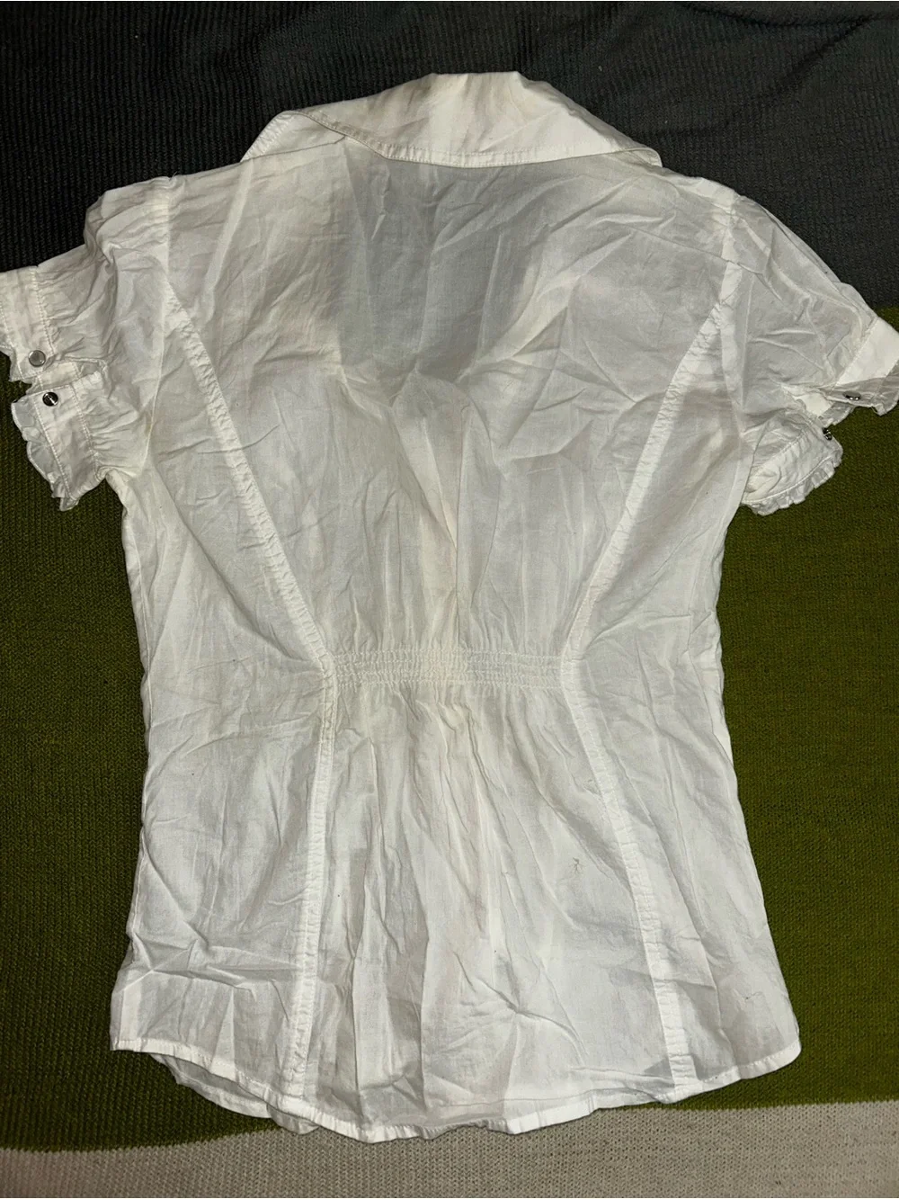 Vintage Guess Y2K White Short-Sleeve Ruffle Trim Button-Down Shirt SZ XS - Picture 8 of 9